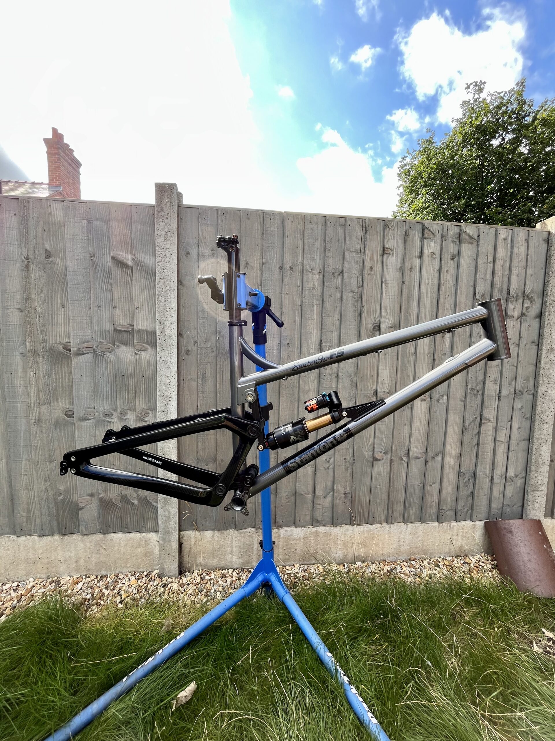 Stanton Switch9er FS 18″ Carbon rear full Invisiframe