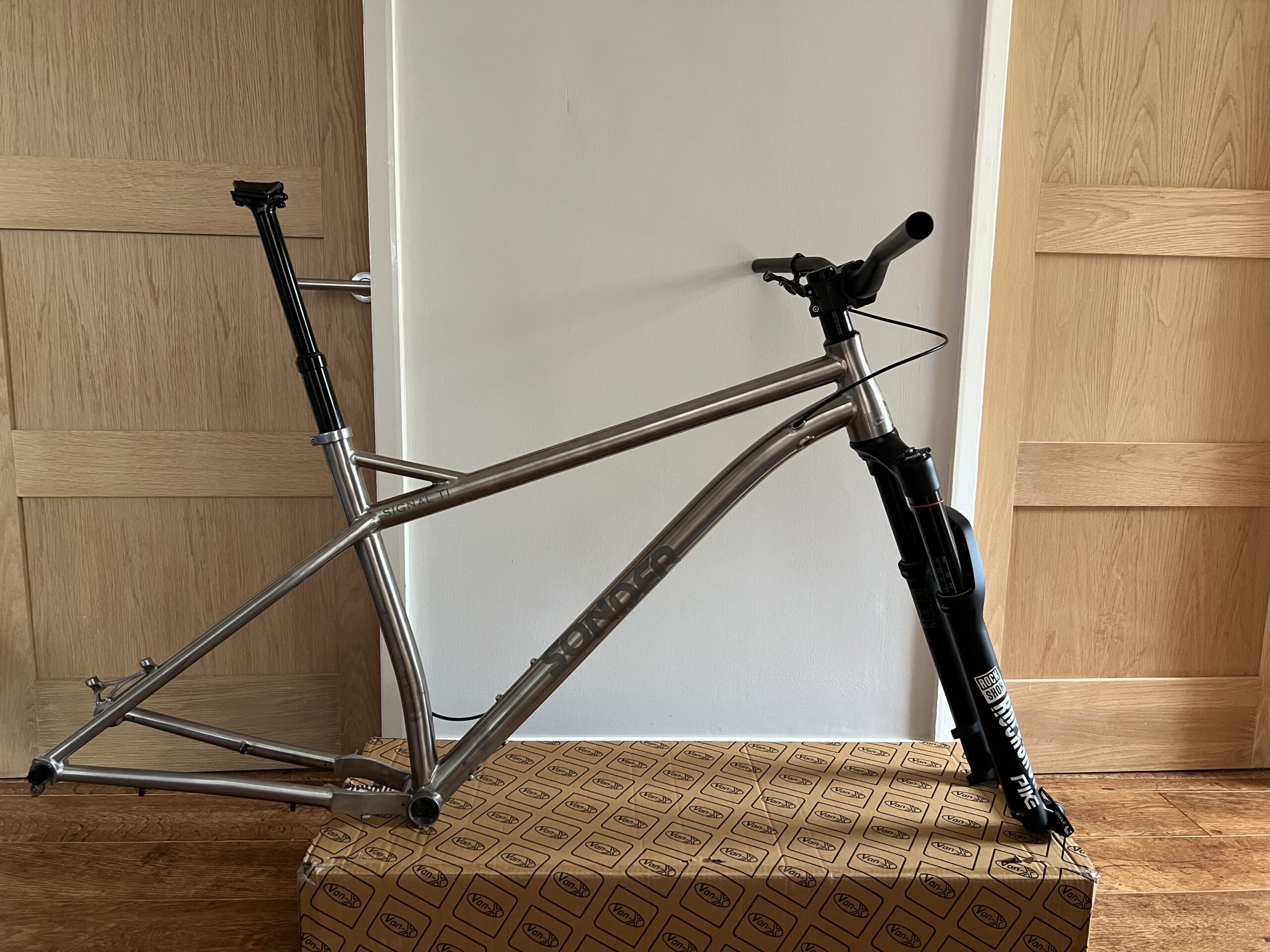 Sonder Signal Ti + Forks and Dropper