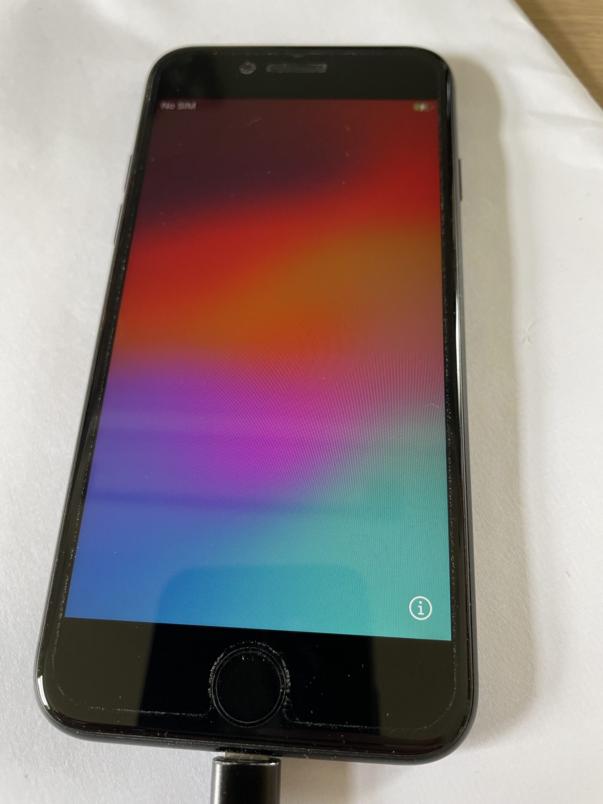 iPhone SE 2020 64gb. VGC. Spigen armour case included.