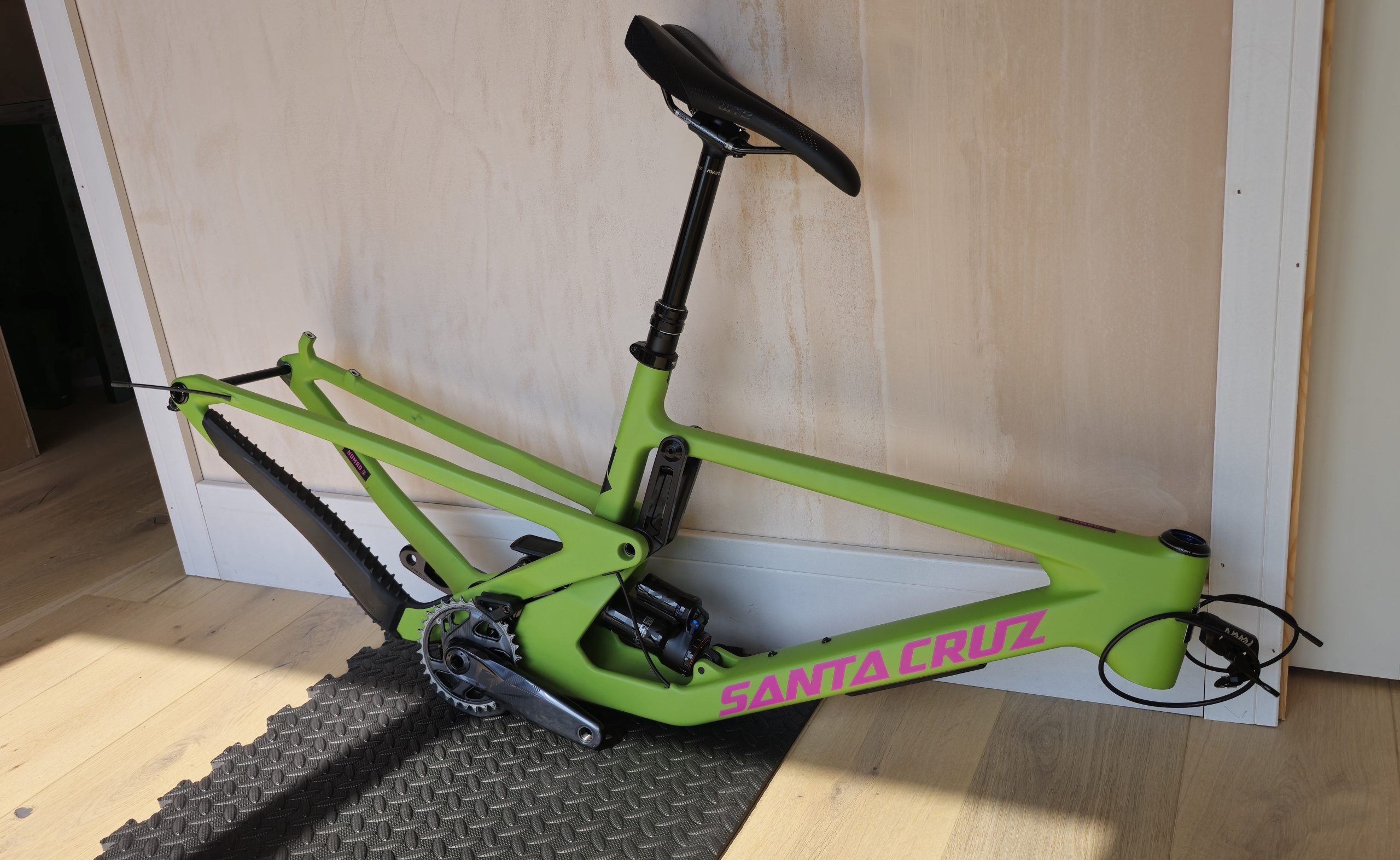 Santa Cruz Nomad C Frame Set & SRAM Code R Brakes F&R (optional)