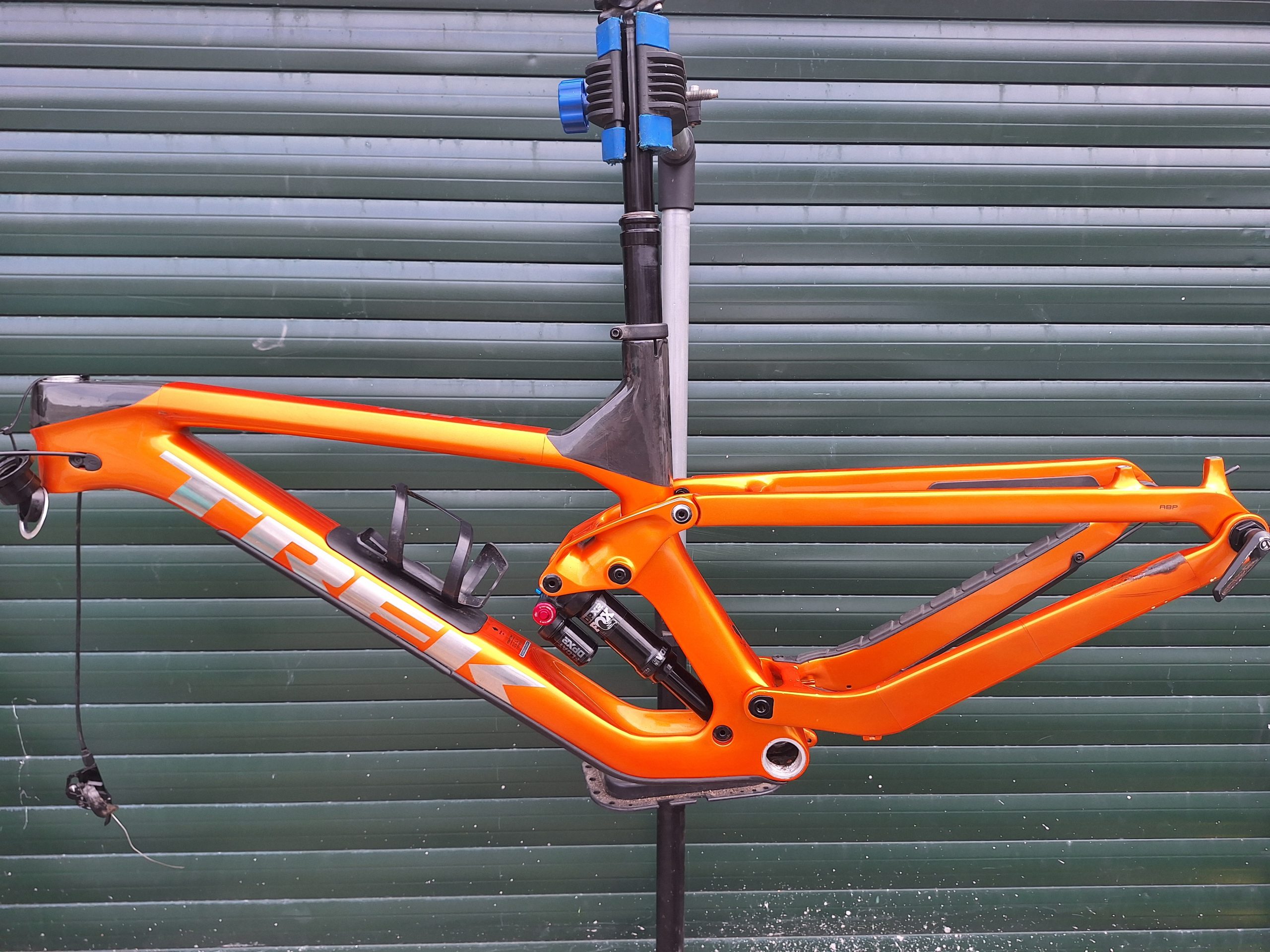 2021 Trek Slash Gen5 Frame size M/L Orange with light use