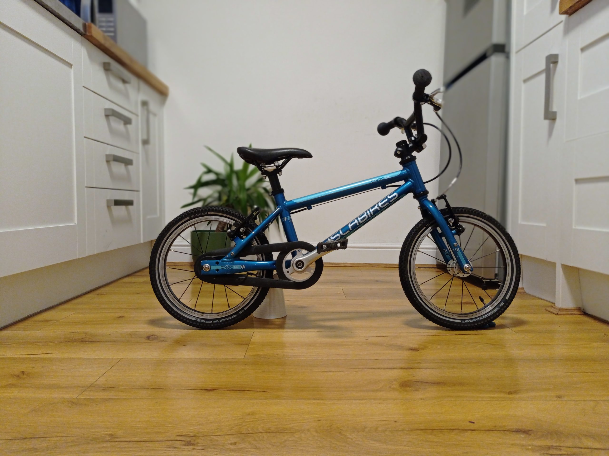 Islabikes Cnoc 14 kids pedal bike