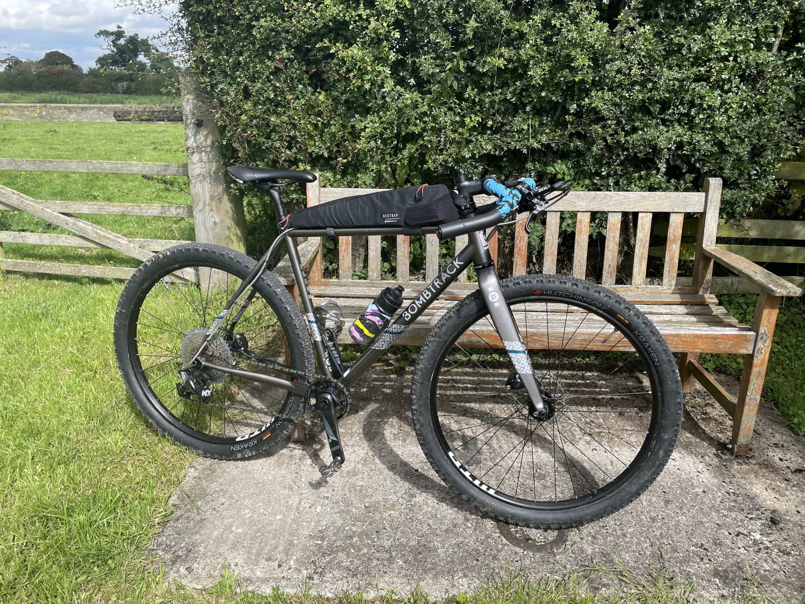 Bombtrack Hook EXT 2017