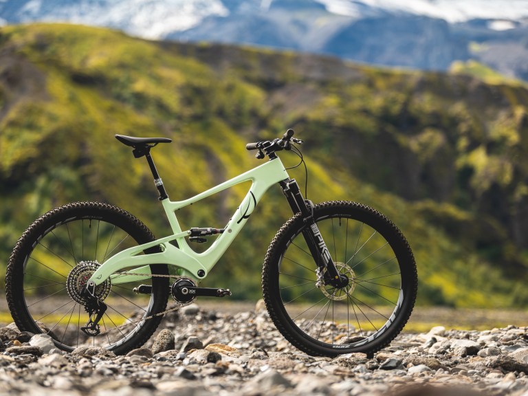 Lauf Elja is a 120mm single-pivot (without a Lauf fork)