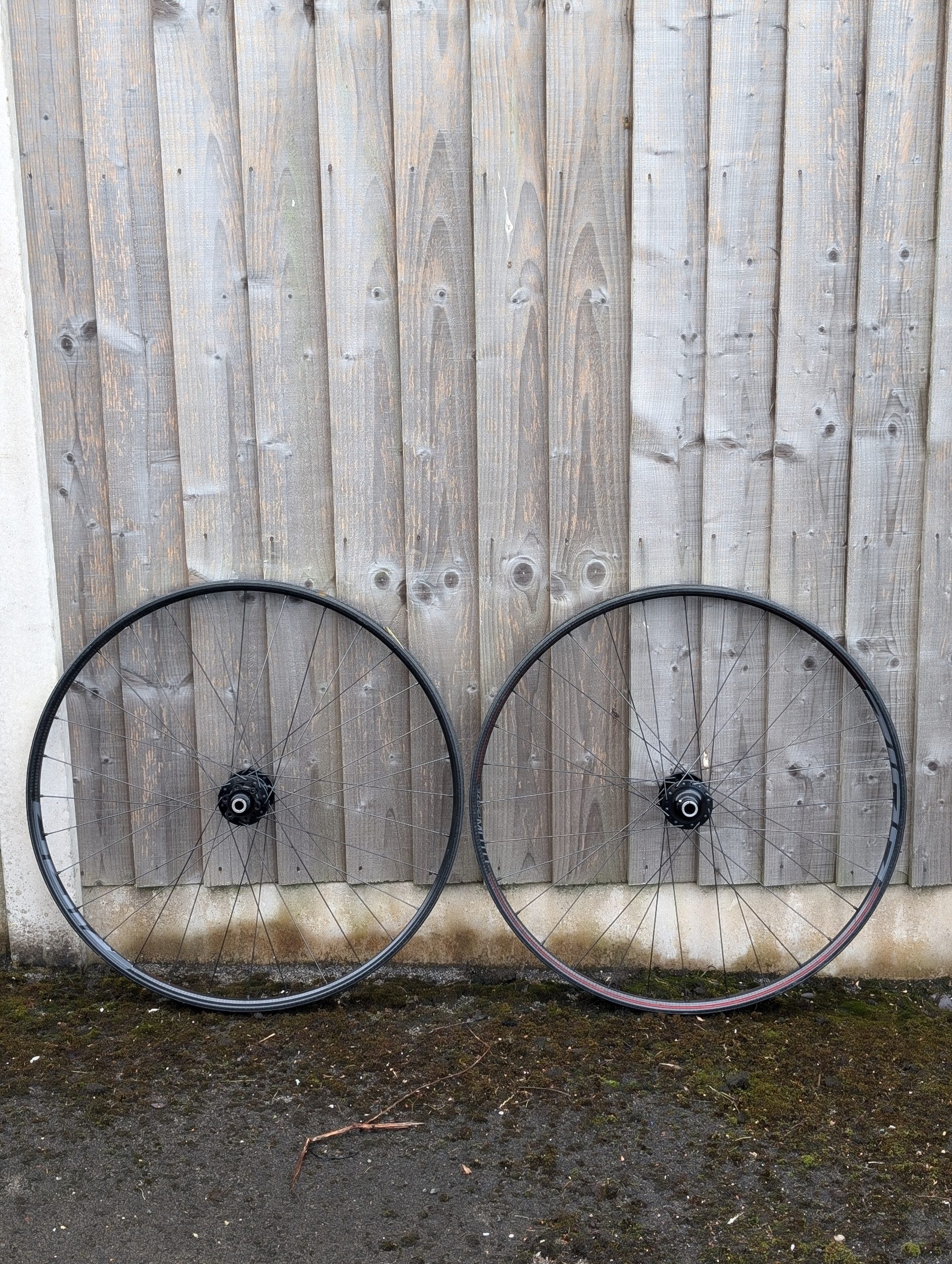 Zipp 3Zero Moto 27.5″ Carbon Rims On New Black Hope Pro 5 Hubs