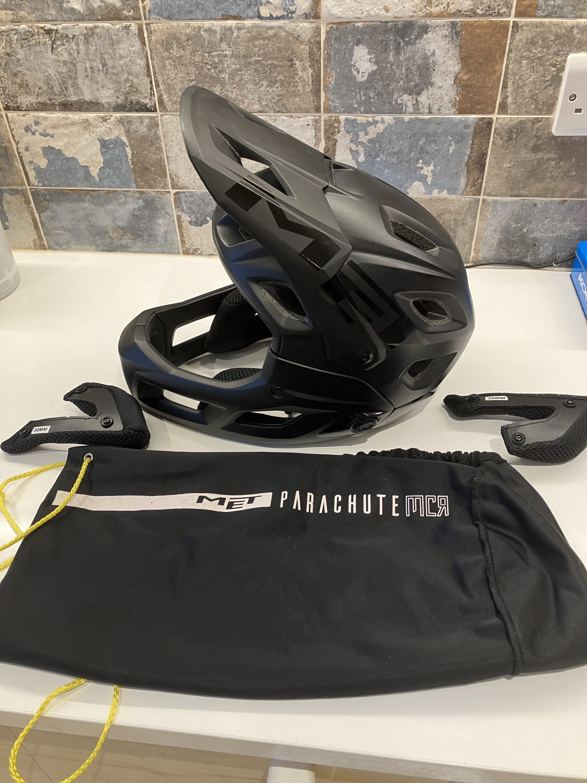 MET M120 Parachute MCR MIPS Helmet