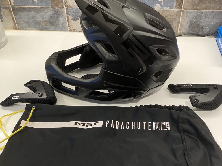 MET M120 Parachute MCR MIPS Helmet