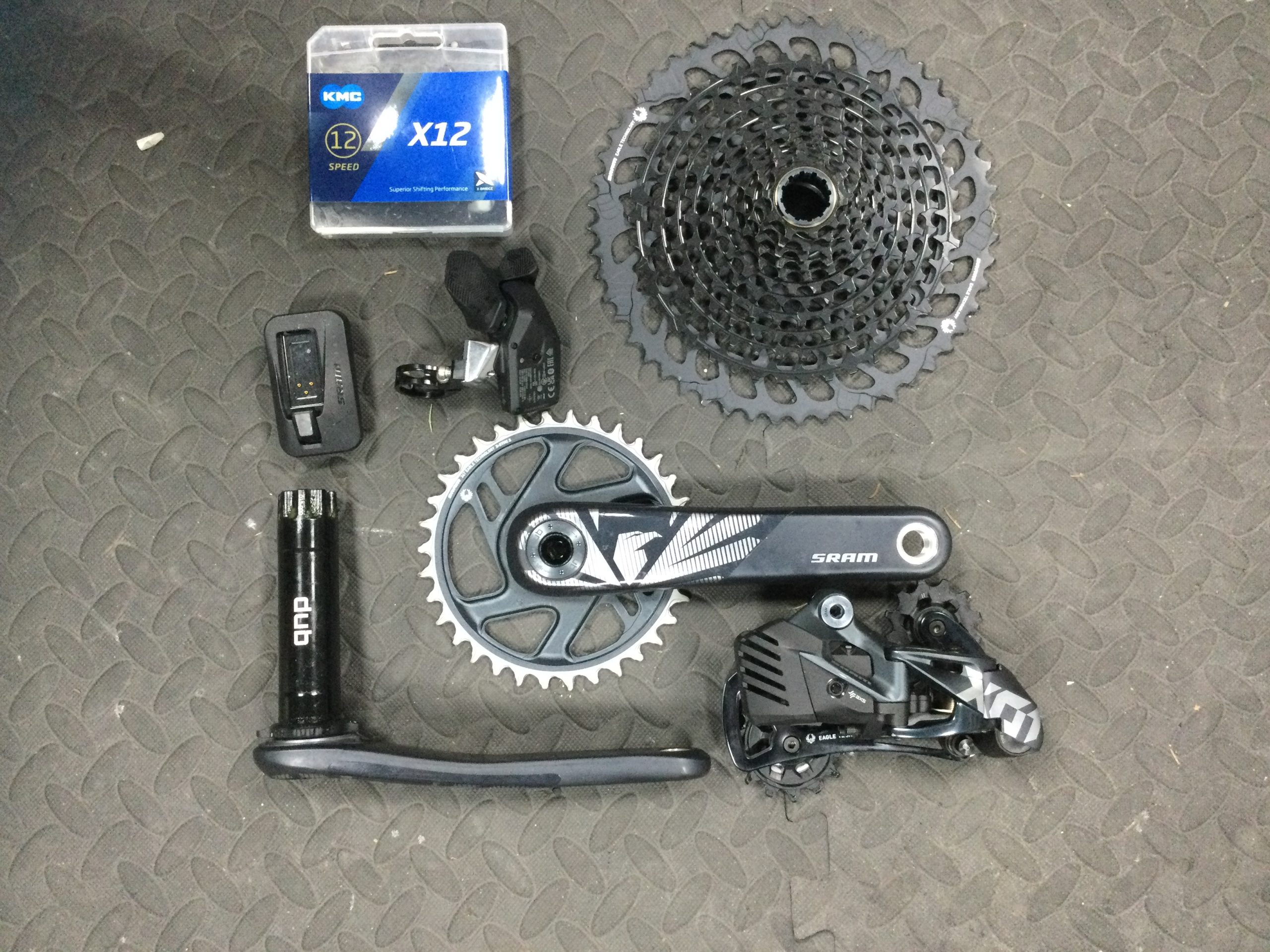 X01 AXS groupset, battery not included in rear mech*