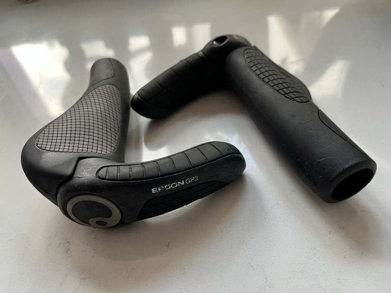 Ergon GP3 bar grips.