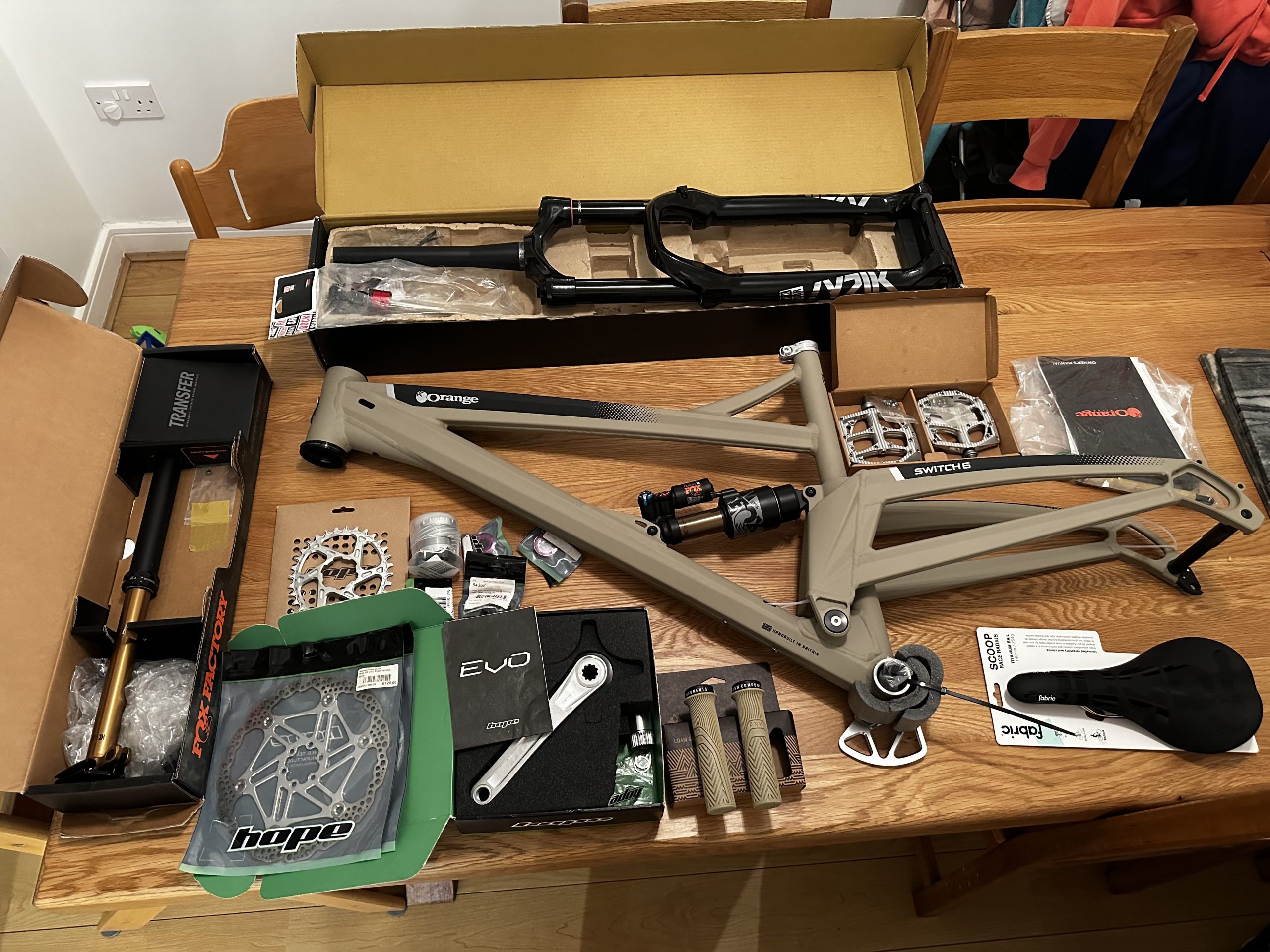 2022 Orange Switch 6 XL kit Hope, Fox, Fabric, Rockshox