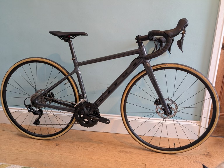FS: Now £525 POSTED! Full carbon, 105 throughout, disc brake road bike.