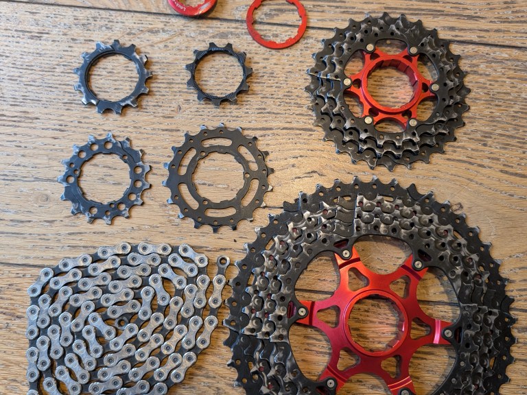 Clearout 1 Cassettes and chains, XG-1195, XG-1150, XT, MX8