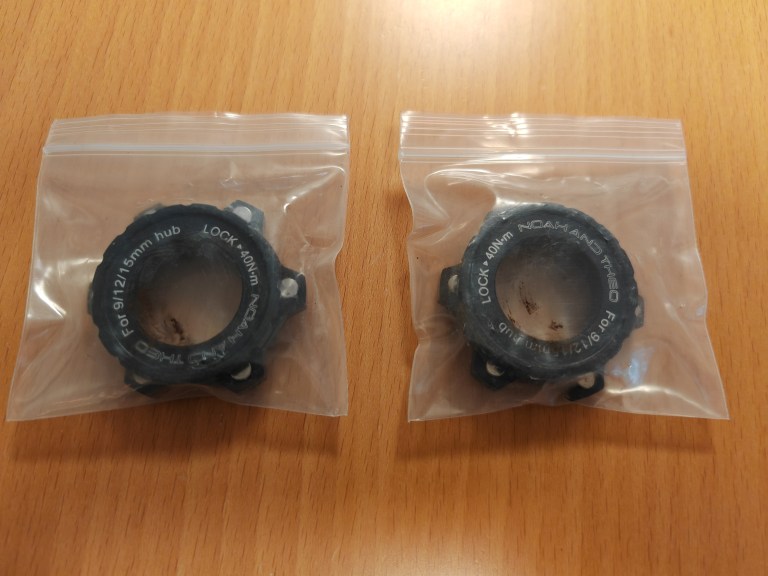 Pair of centerlock adapters