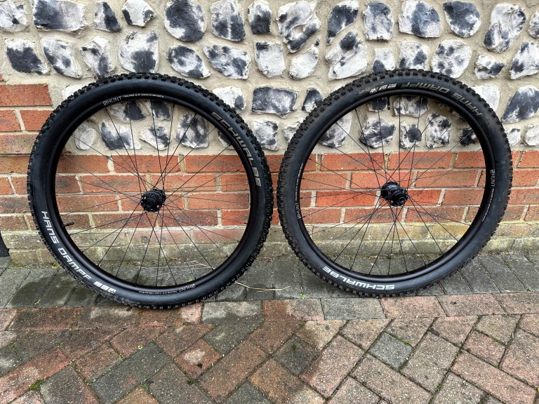 Hunt Trailwide v2 boost 29inch 30mm microspline / Center lock with Schalbe Hans Dampf tubeless