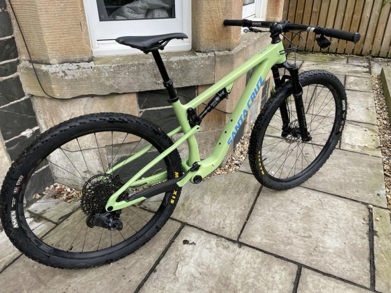 Santa Cruz Blur C XC Mountain Bike 2023 – Medium – Sea Foam – No Cranks