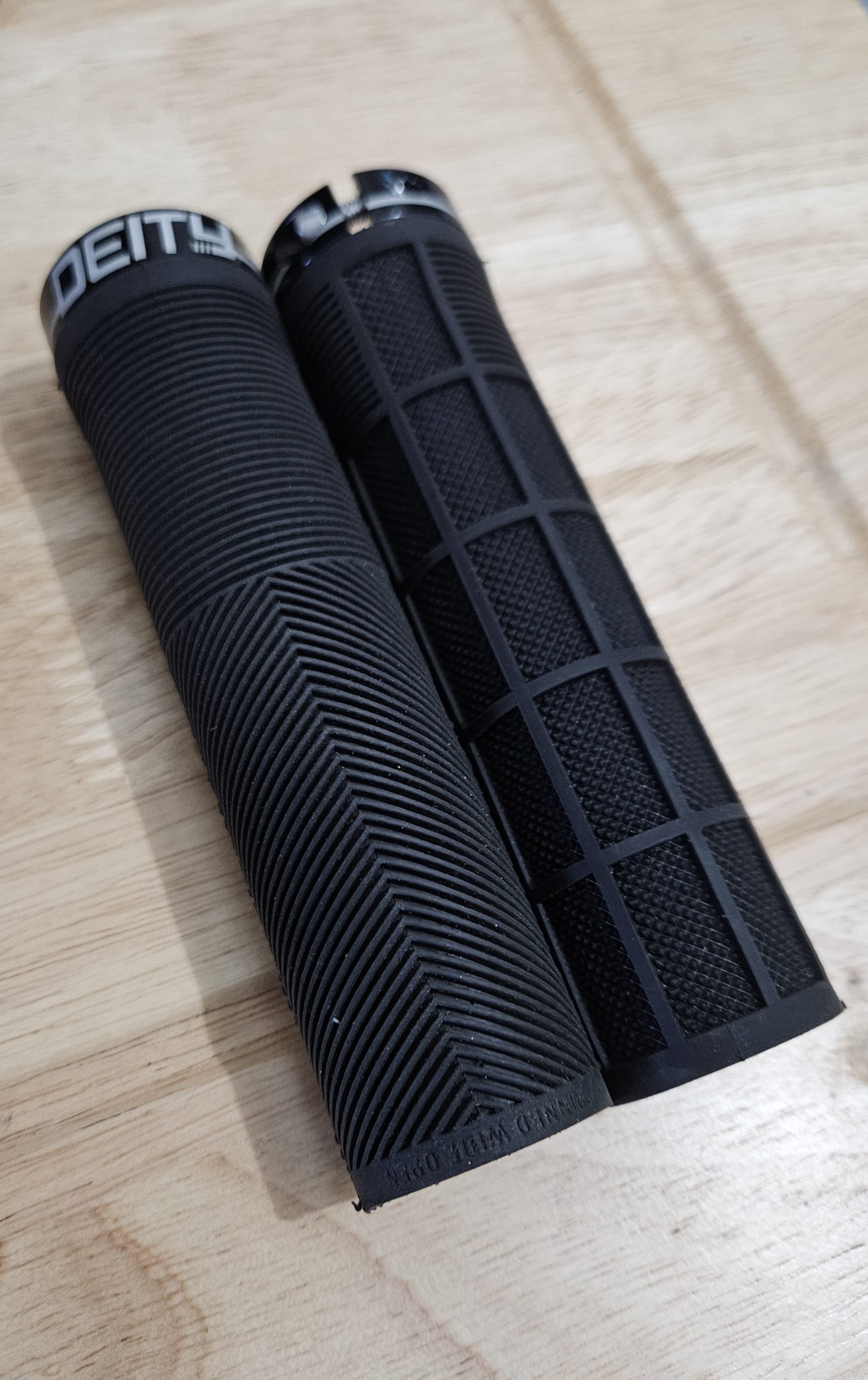 Deity Knuckleduster Lock-On Grips