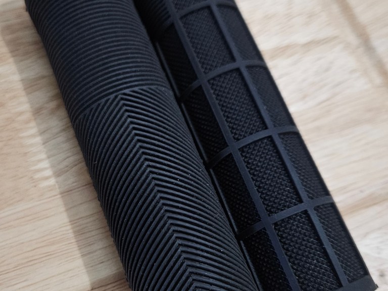 Deity Knuckleduster Lock-On Grips