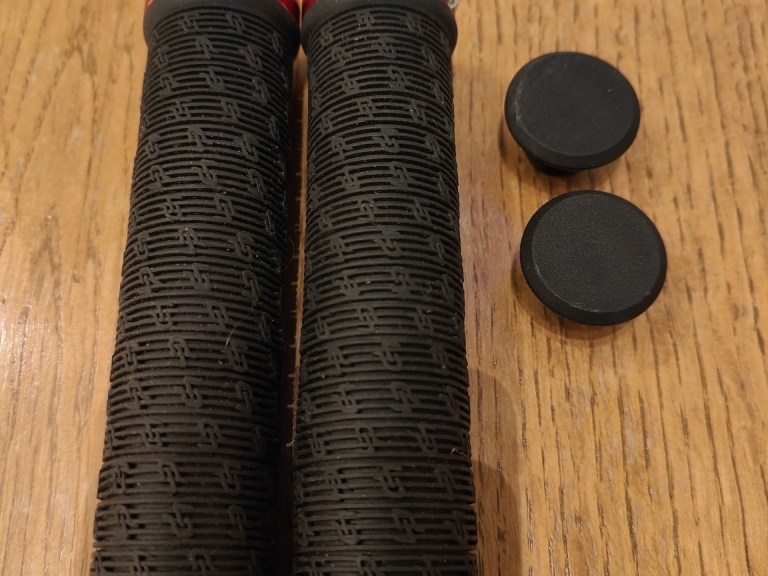 Lapierre Branded Anodised Lock-On Mountain Bike Grips – New