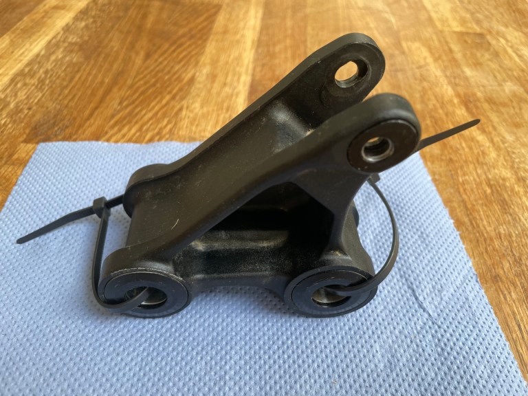 2019 Santa Cruz Bronson v3 lower link