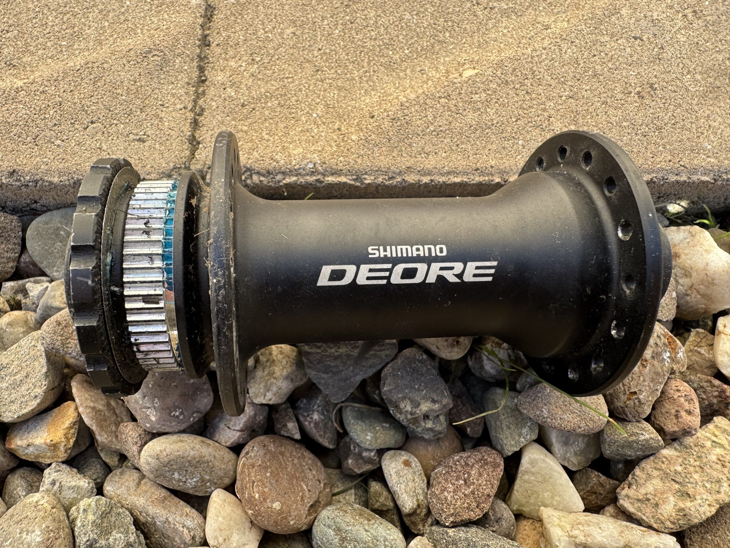 Shimano Centerloc front hub & 2x rotors