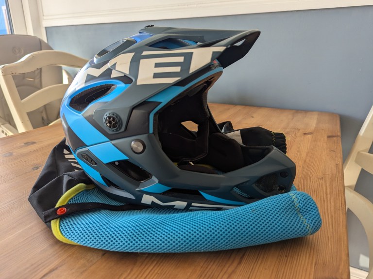 MET Parachute Helmet – Size Medium 54-58cm