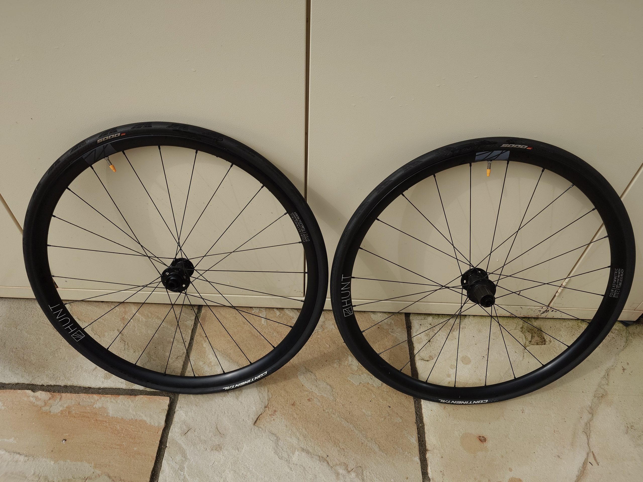 Hunt 4 season road disc plus gp5000 tyres