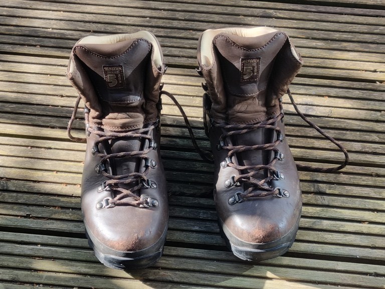 Altberg Tethera hiking boots – Mens UK 8 (Wide)