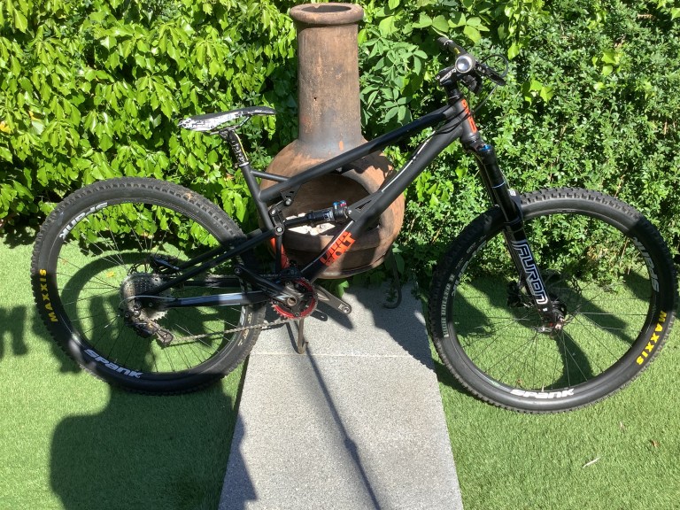 DMR Bolt (long) sized Large. Old school steel full suspension.