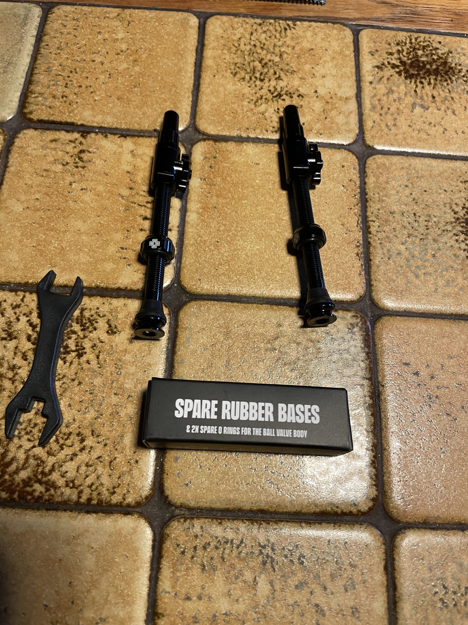 Muck off big bore lite valves black