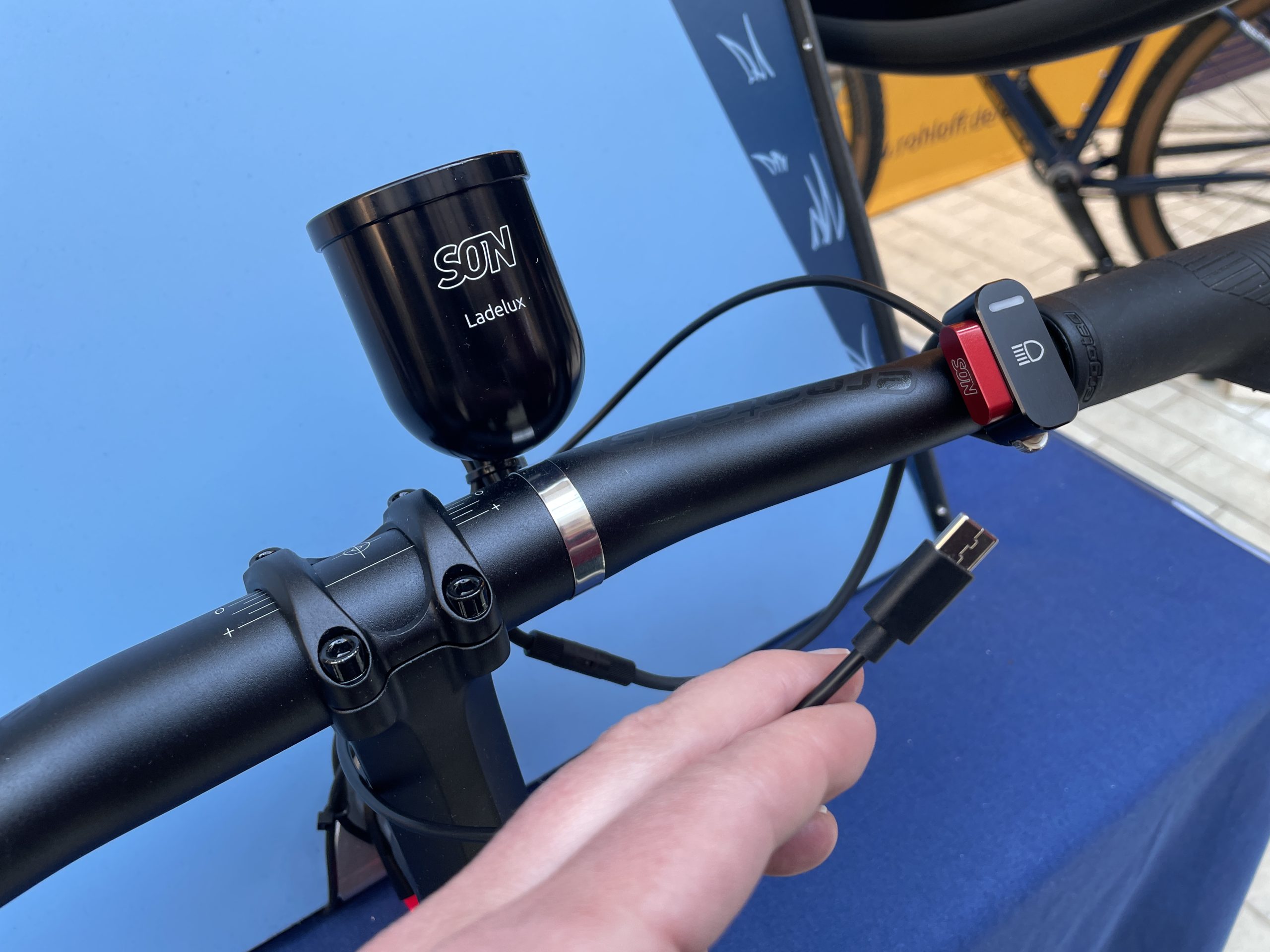 Niche Tech Randoms: SON Dynamo with magnetic external charging