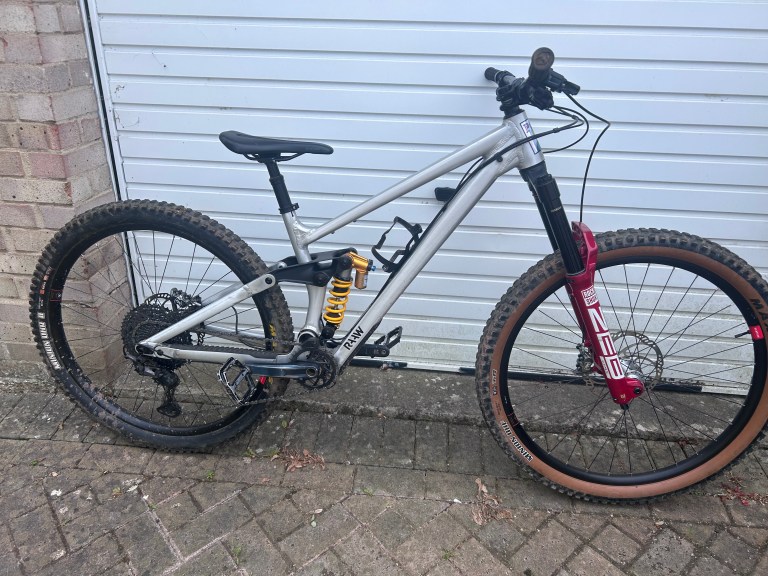 Raaw Madonna v2.2 enduro bike medium