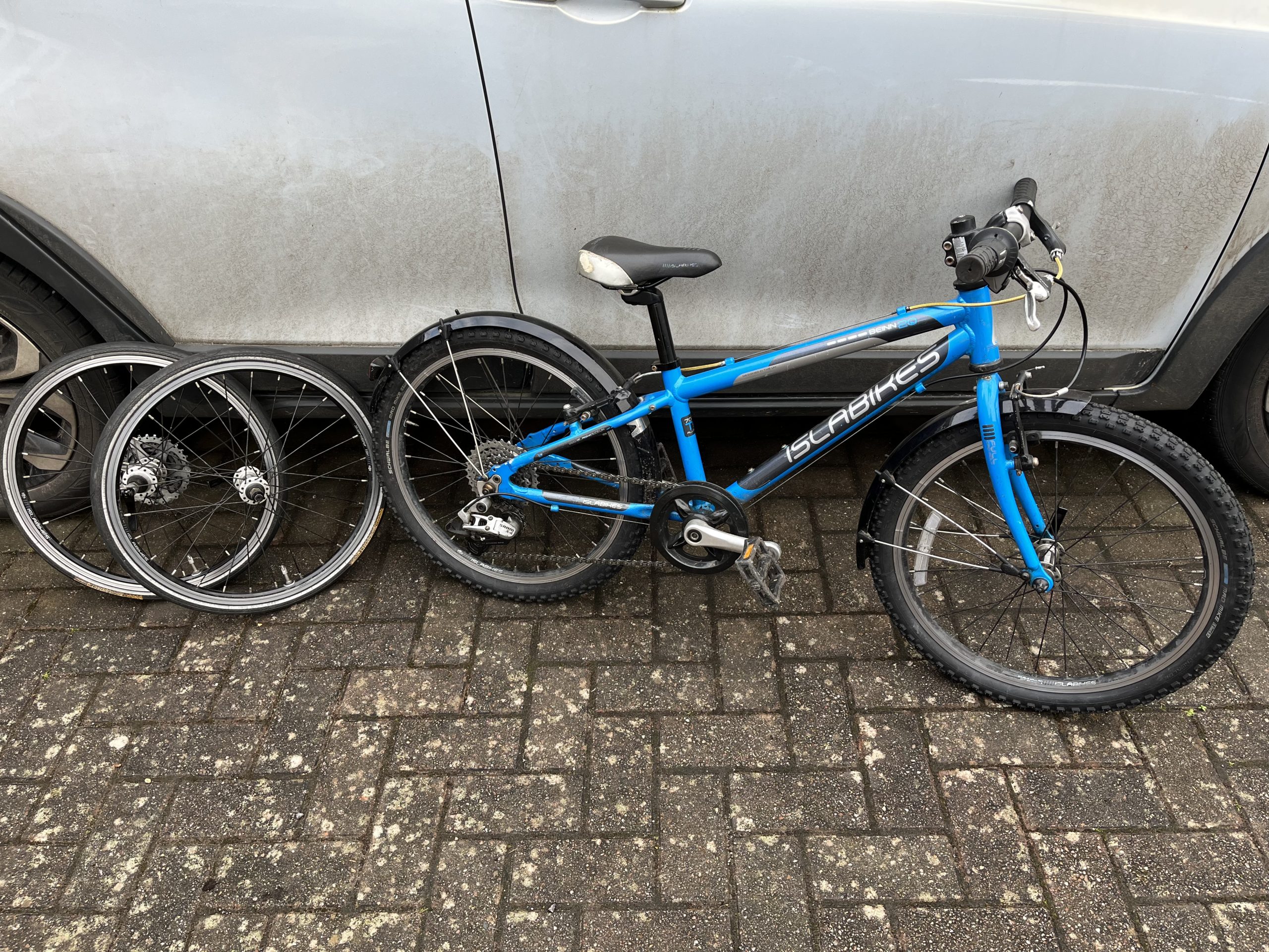 Islabike Beinn 20 with spare wheelset