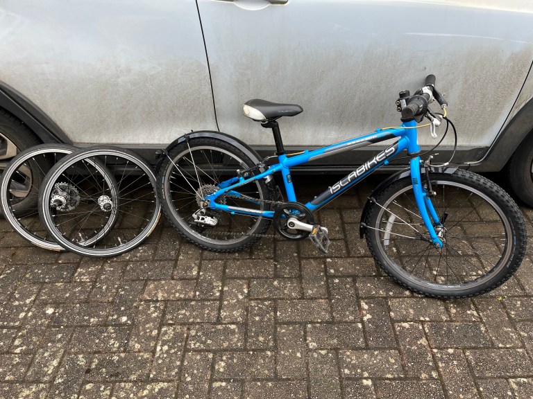 Islabike Beinn 20 with spare wheelset