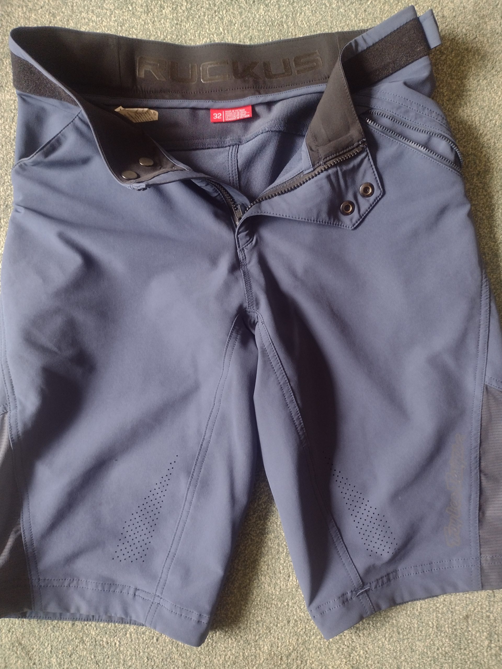 Price drop Troy Lee Ruckus shorts , take advantage of my flab ?