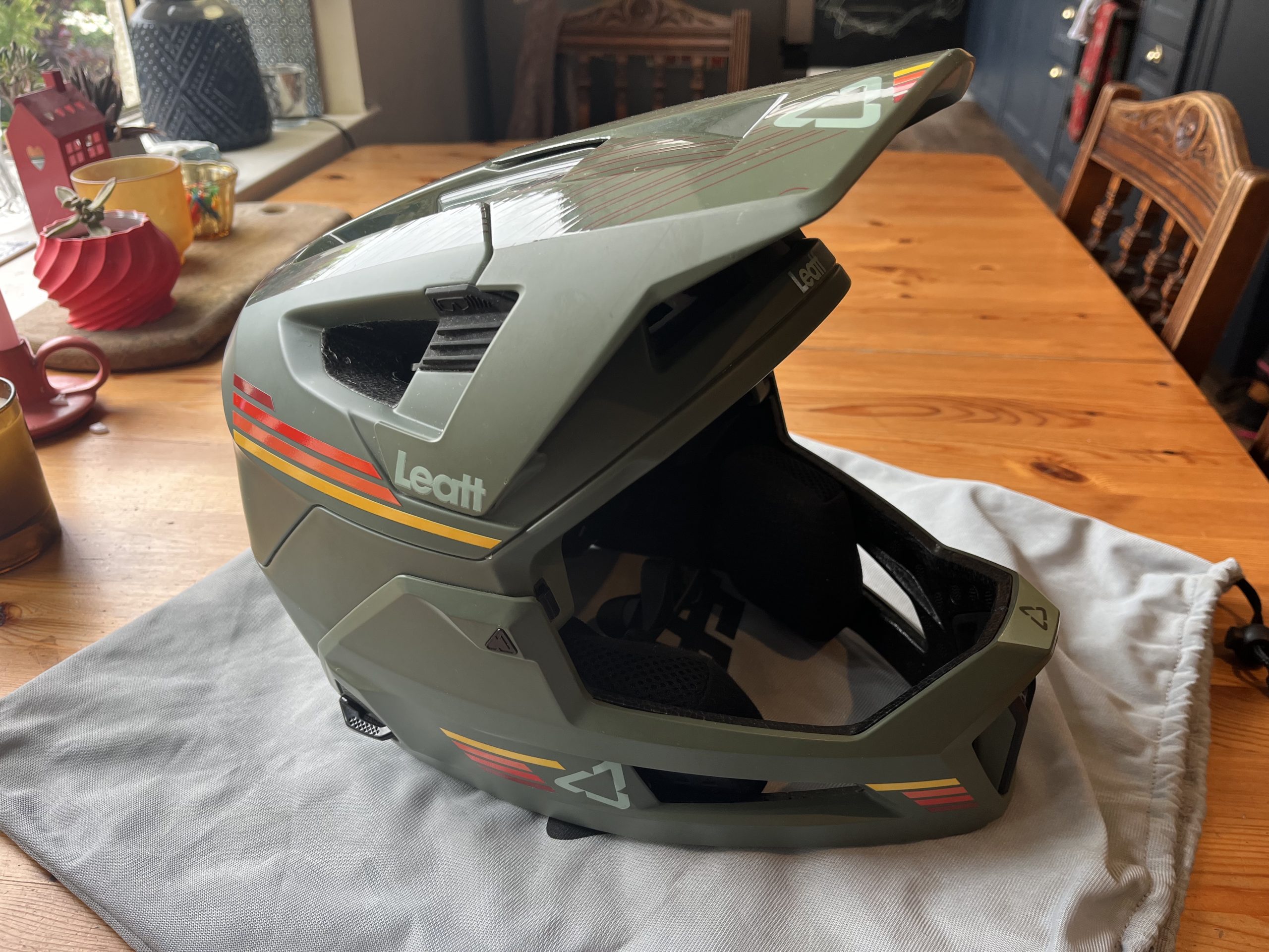 Leatt Enduro 4.0 Full Face Convertible Helmet (Large)