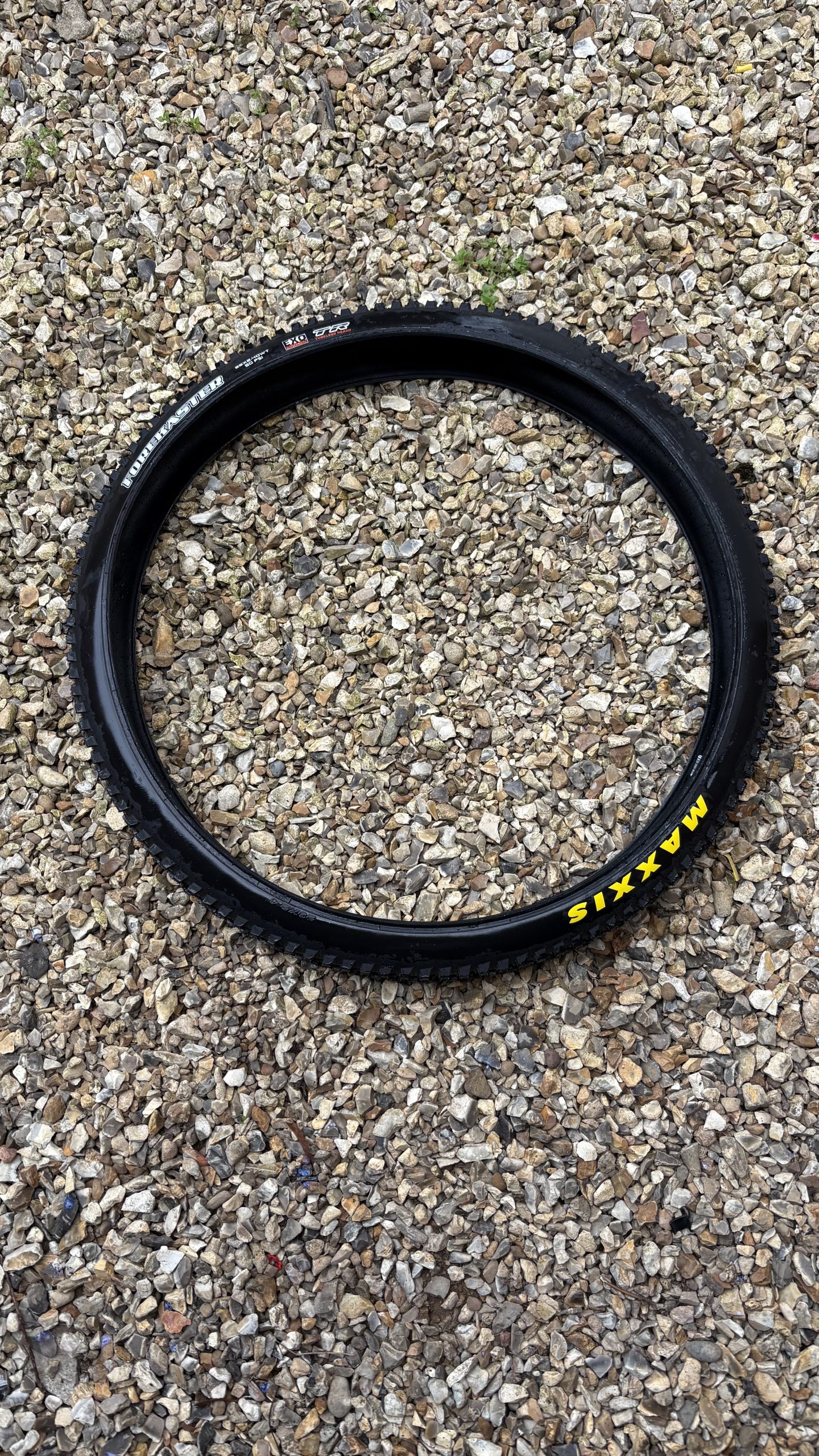 2025 Maxxis Forekaster V2 EXO TR (29×2.4WT)