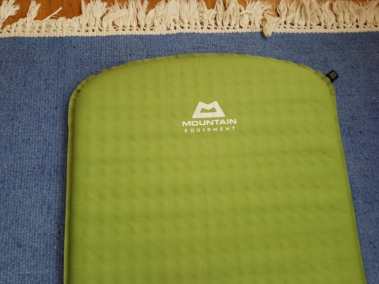 Self-inflating sleeping mats