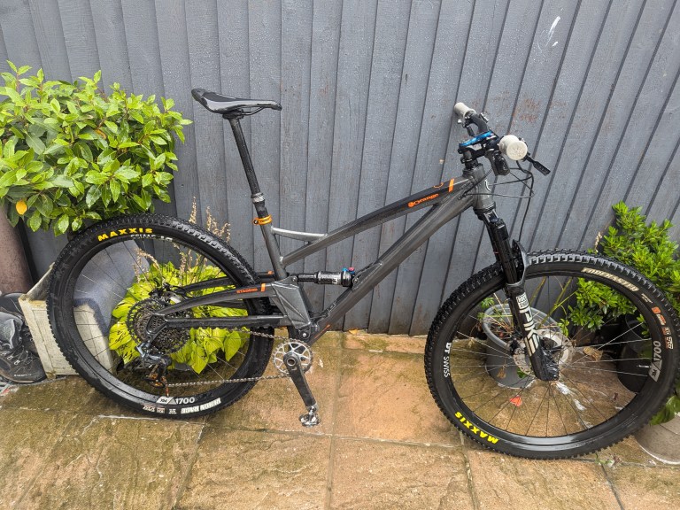 Orange stage evo large