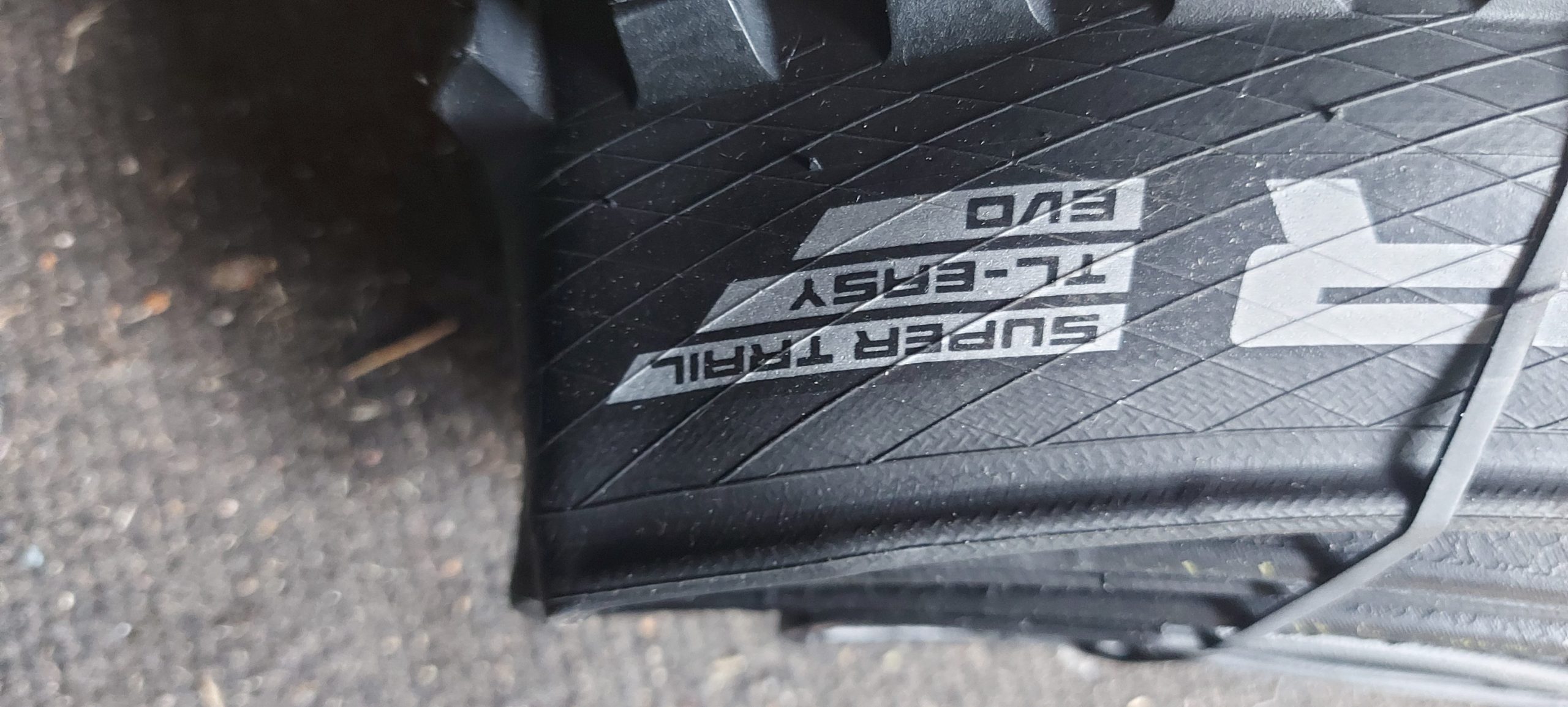 SCHWALBE Rock Razor Tyre – 27.5 x 2.6 – Super Trail – Addix Speed Grip