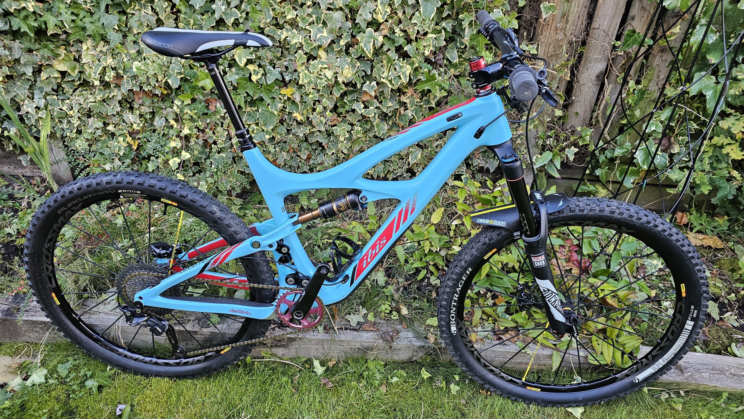 Ibis Mojo HD3 Carbon Mountain Bike Size Large. Full Shimano XT Mavic Crossmax