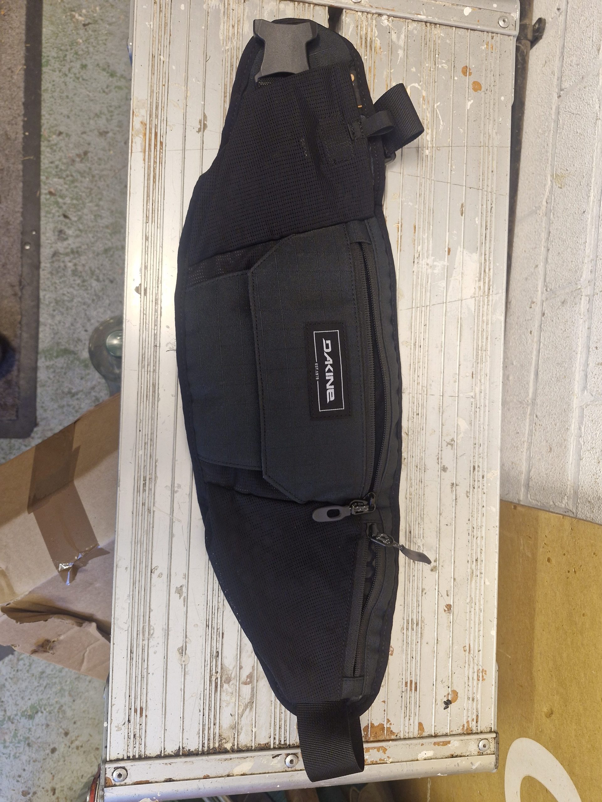 Dakine Hotlaps stealth hip pack