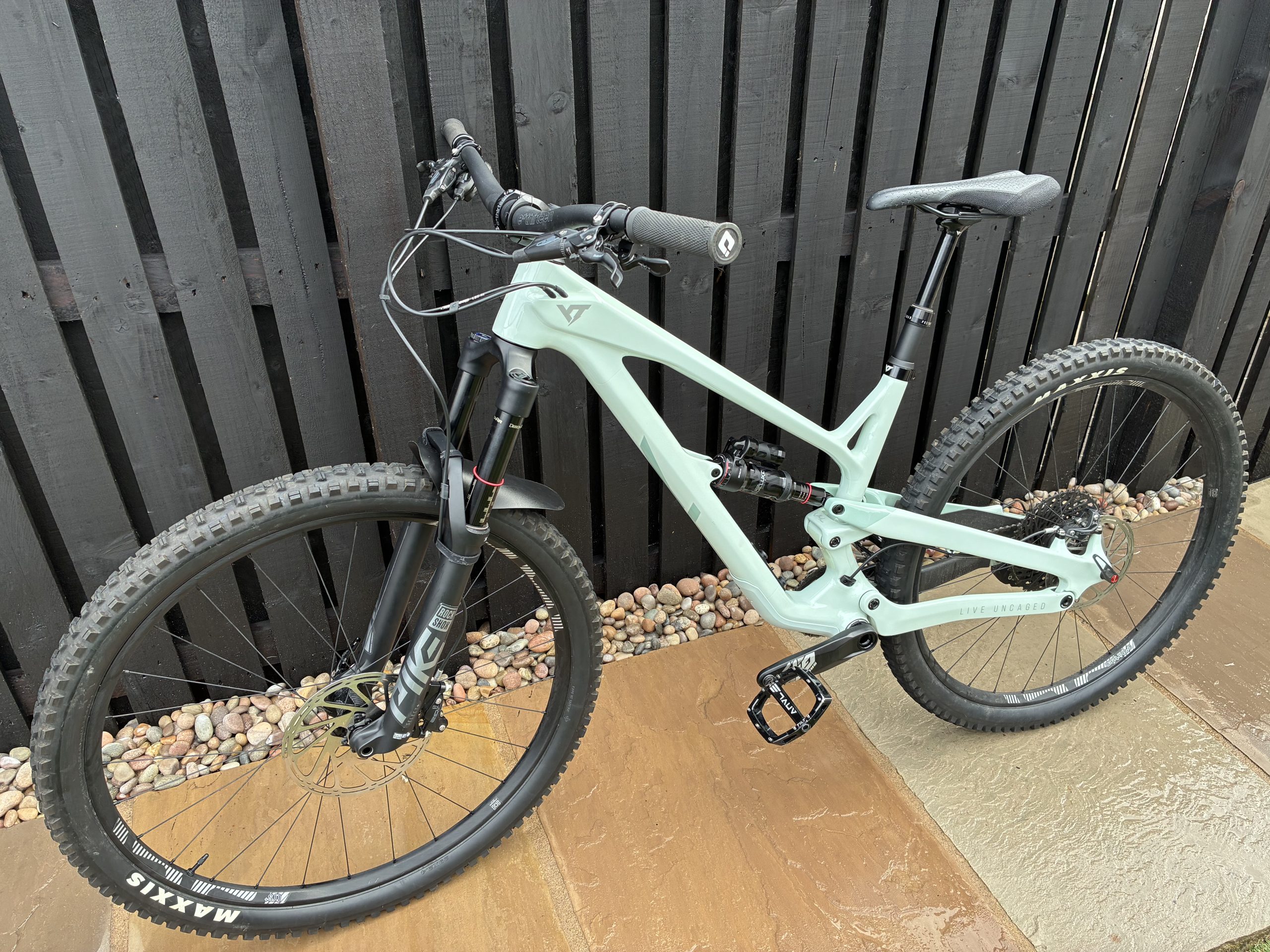 YT Jeffsy Pro 29 (Ghostship Green, Medium) – Upgraded & Pristine