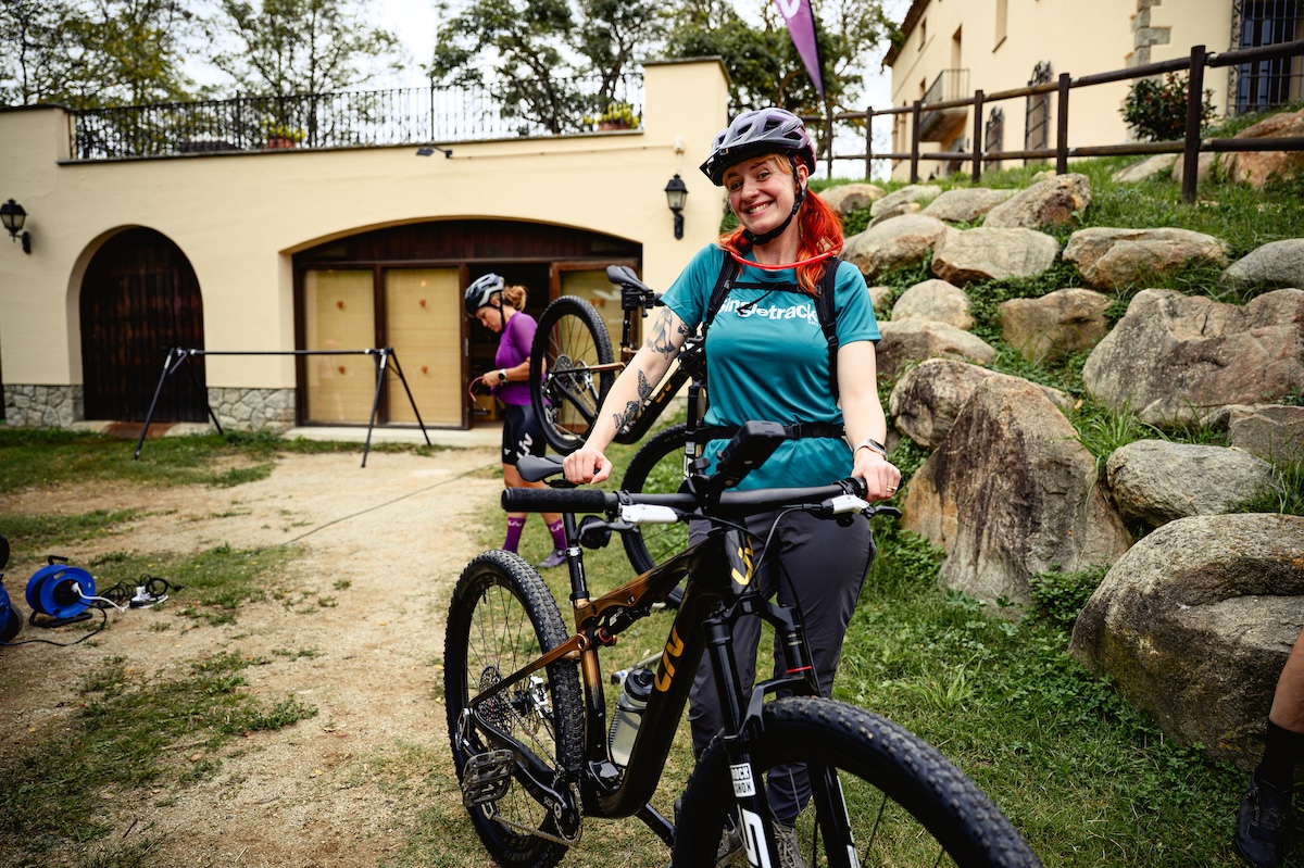 STW Women's Performance T-shirt - Image 8