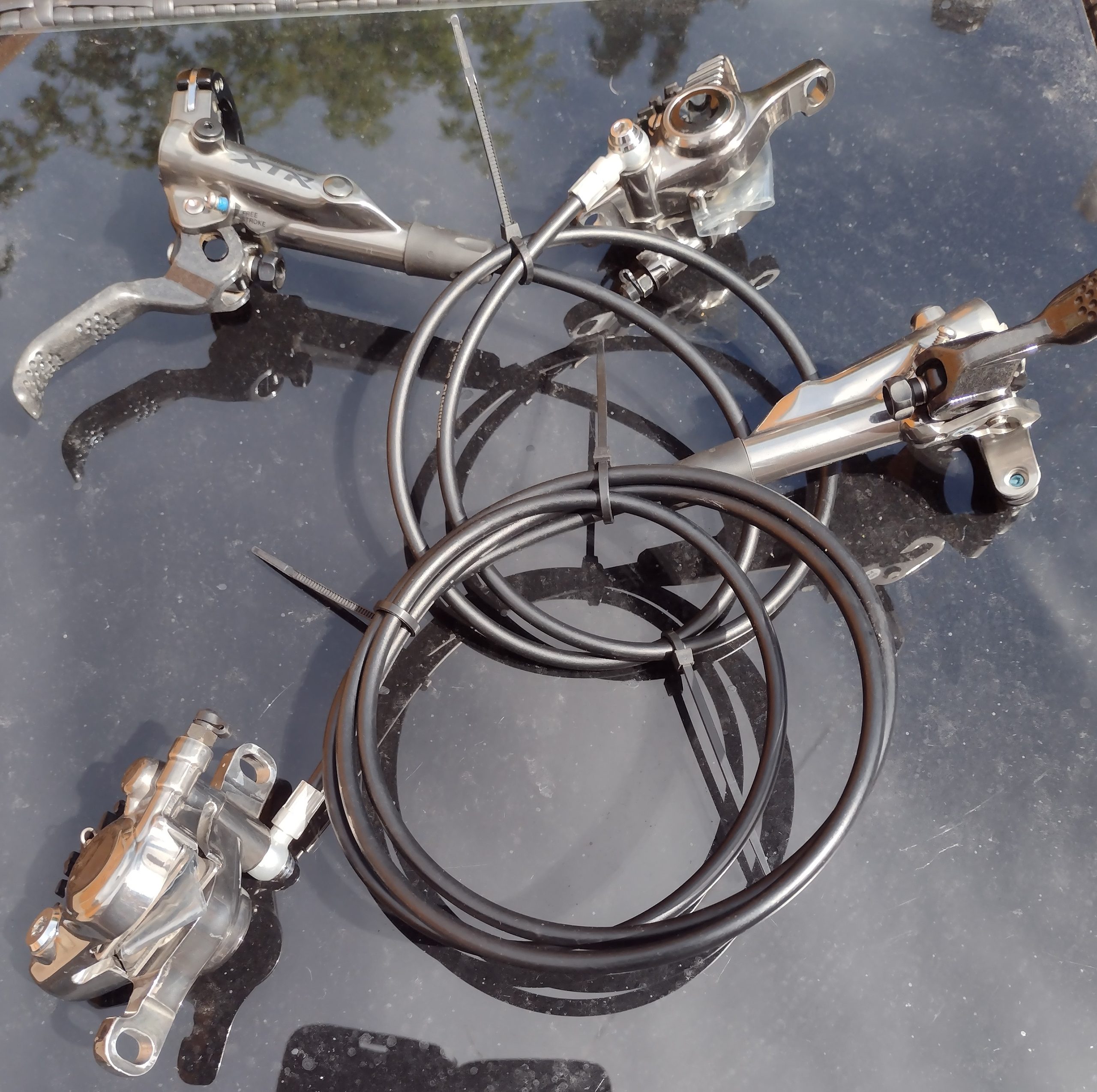 XTR Brakes, lots of pads(new), rotors + hoses