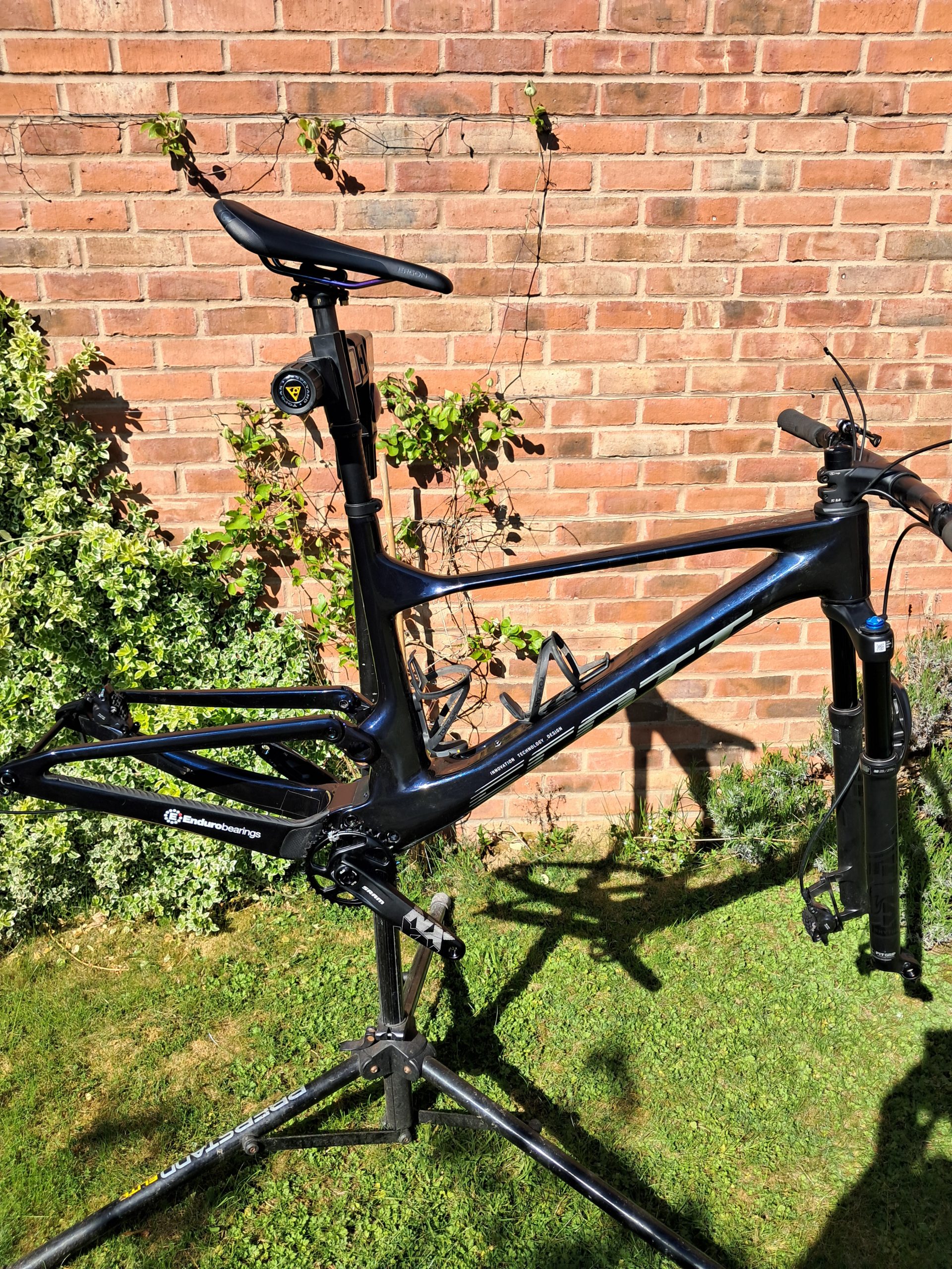2024 Scott Spark RC Comp Large Frameset & Fox Fork