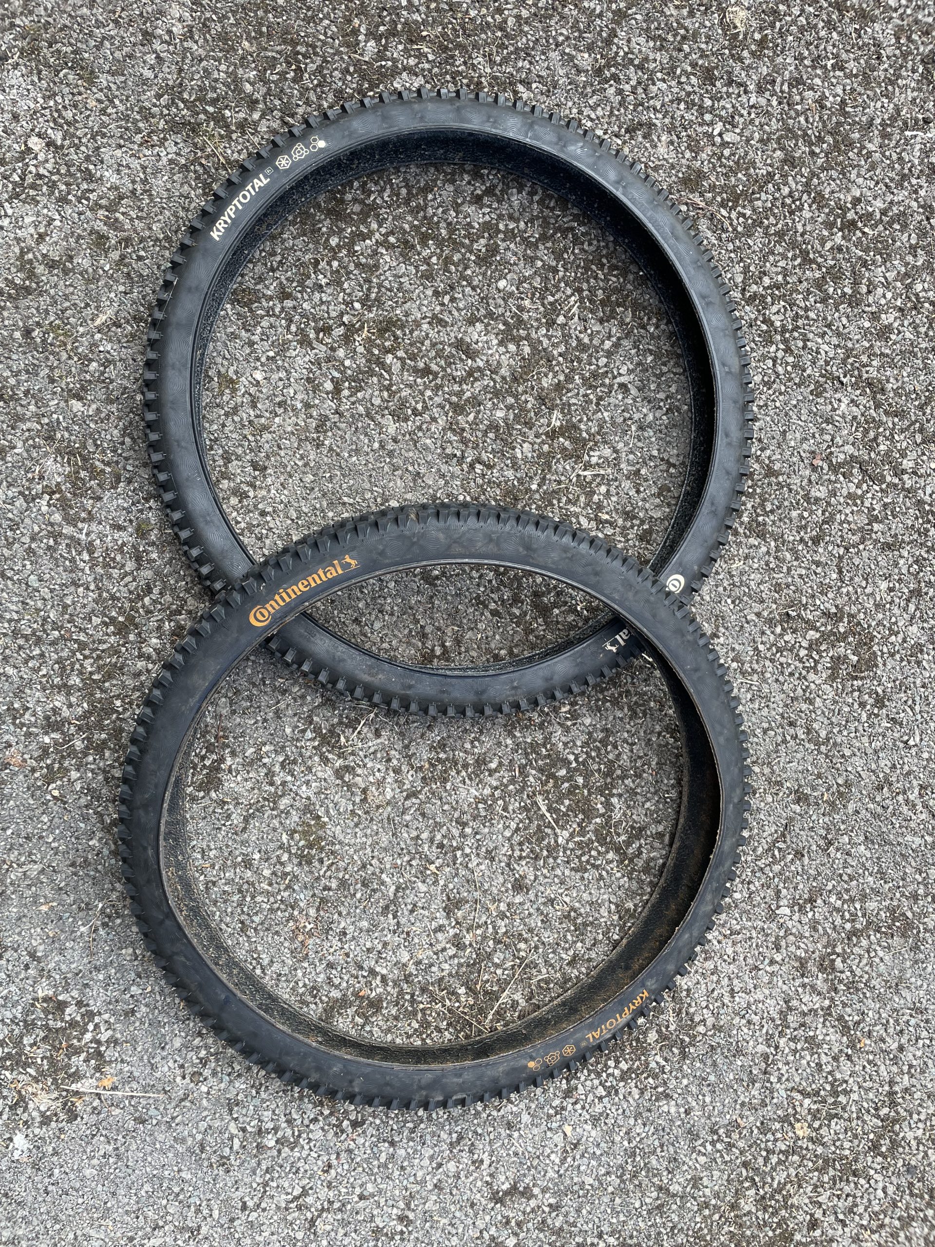 Spares: MTB tyres, gravel cranks & cassette, seat…